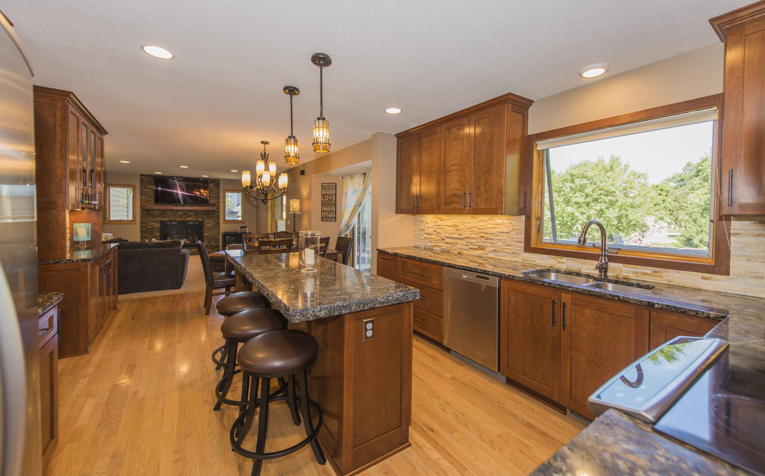 Oversized range with buffet