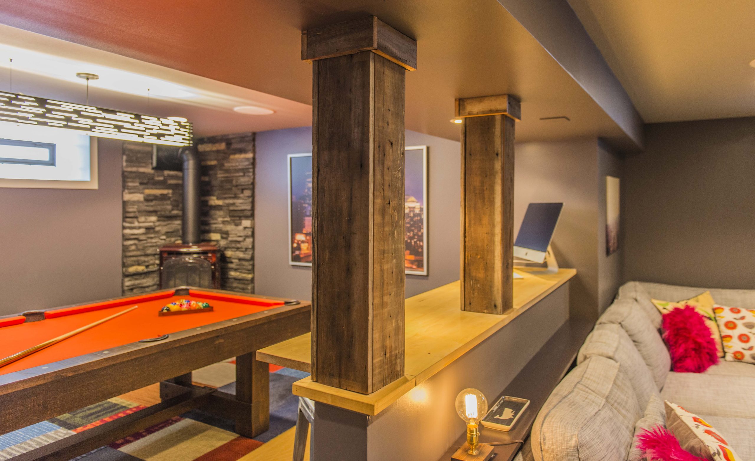 Wet bar and rec room, view 4