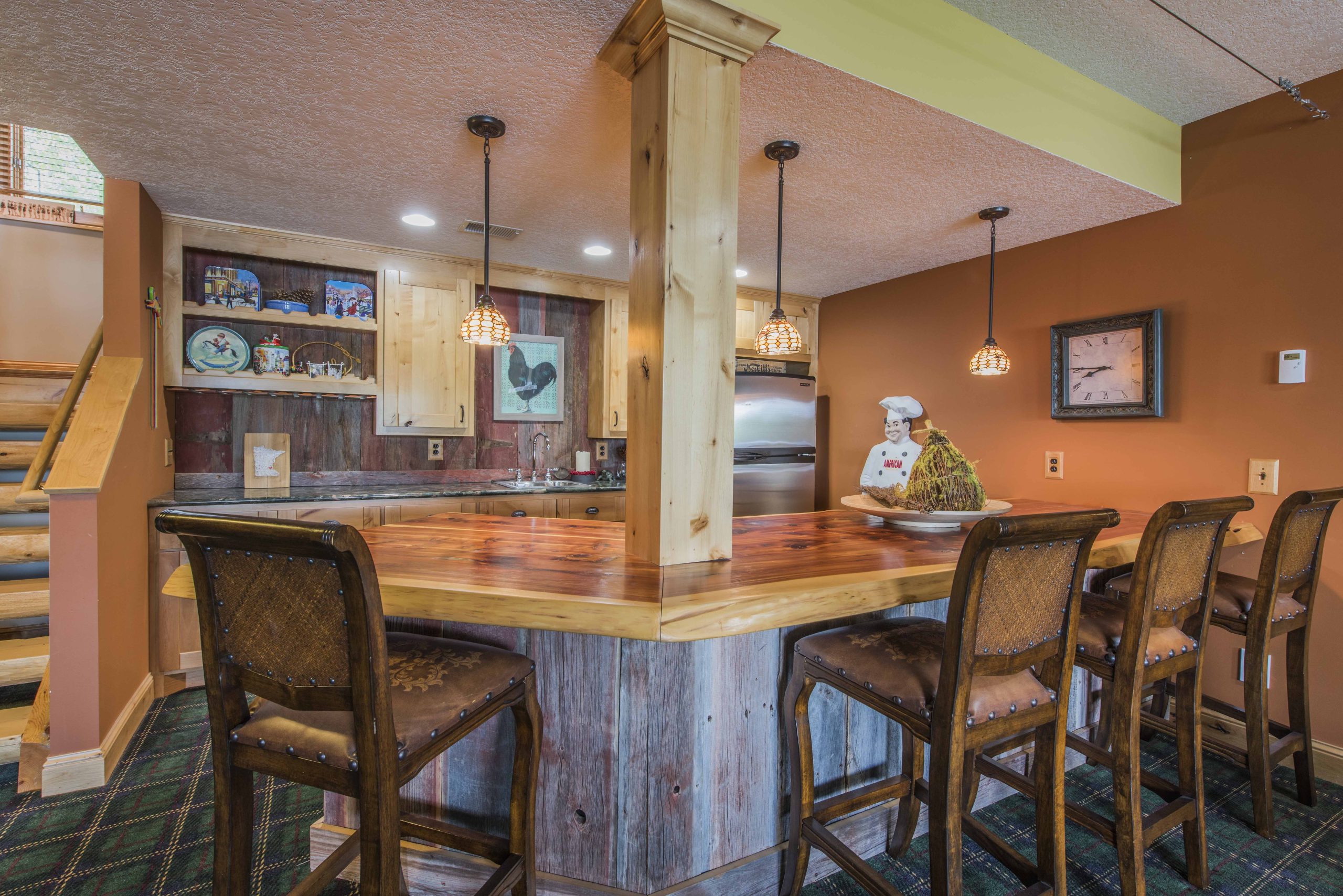 Wet bar and rec room